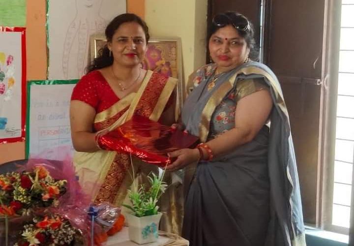 पदोन्नति होने पर अध्यापिका ममतेश धीमान को सम्मानित किया गया