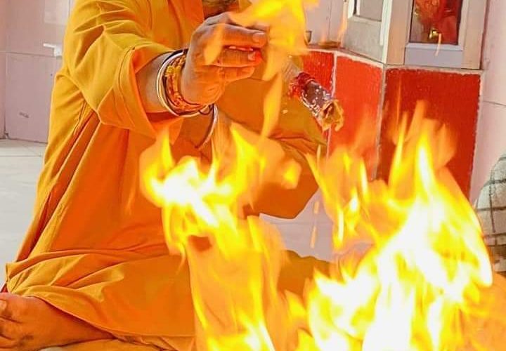 भगवान हर समय अपने भक्तों की रक्षा करते हैं, भक्त पहलाद की रक्षा के लिए भगवान ने नरसिंह अवतार लिया