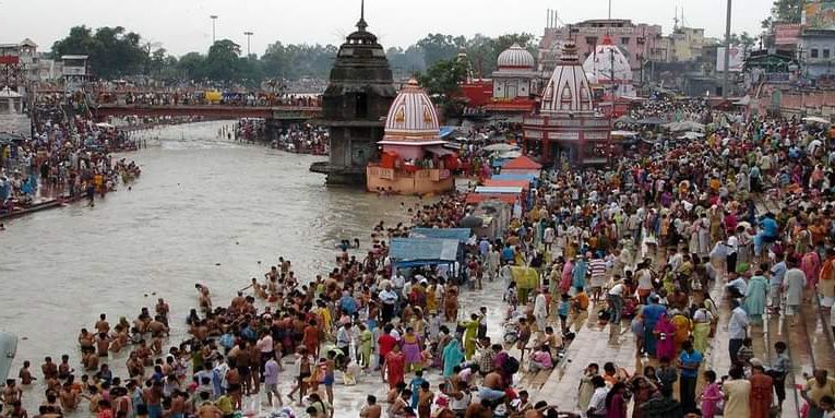 बुद्ध पूर्णिमा पर धर्मनगरी में उमड़ी श्रद्धालुओं की भीड़, गंगा घाटों पर पावन स्‍नान जारी, भारी वाहनों का प्रवेश प्रतिबंधित