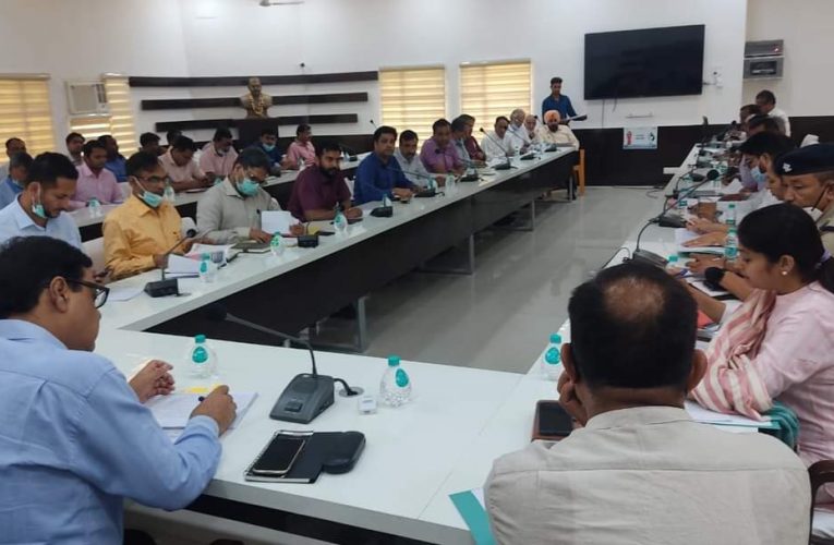औद्योगिक क्षेत्रों की समस्याओं का प्राथमिकता से समाधान किया जाए, डीएम की अध्यक्षता में कलक्ट्रेट सभागार में जिला उद्योग मित्र समिति की बैठक आयाजित हुई