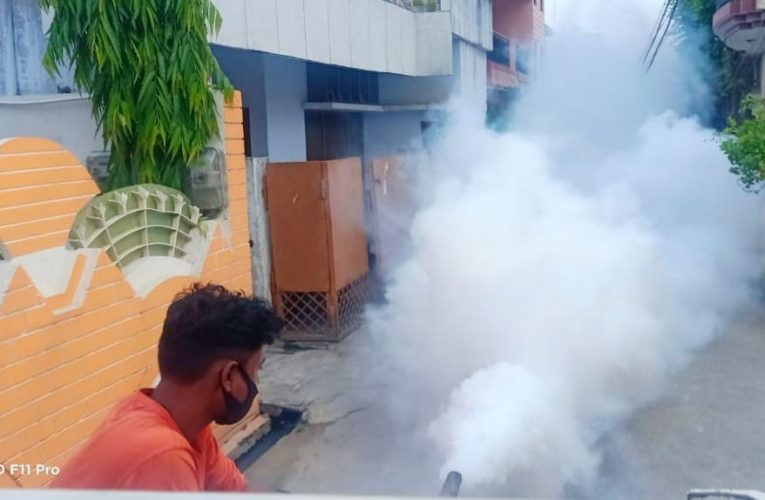 नगर निगम रुड़की ने डेंगू से बचाव के लिए वार्ड एवं मोहल्लों में कीटनाशक दवाईयों का छिड़काव शुरू किया