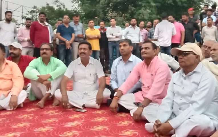 सम्राट पृथ्वीराज चौहान की जीवनी से युवा लें प्रेरणा, बहादराबाद में धूमधाम से मनाई गई पृथ्वीराज चौहान की जयंती, सम्राट की प्रतिमा पर दीप जलाकर किया नमन्