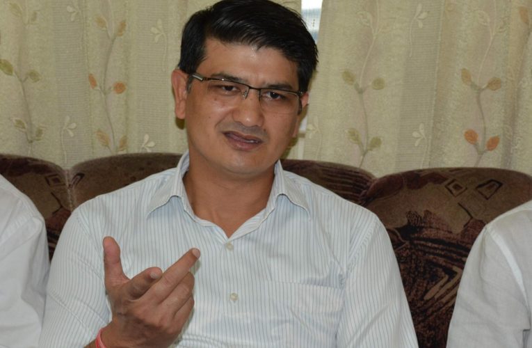 पूर्व मुख्यमंत्री हरीश रावत पर उनके ही बेटे आनंद रावत ने साधा निशाना