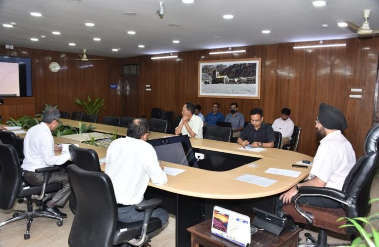 मुख्य सचिव ने केदारनाथ पुनर्निर्माण कार्यों एवं बद्रीनाथ धाम मास्टर प्लान की समीक्षा की