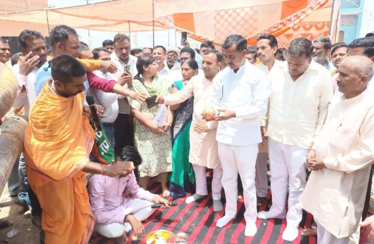 हर घर शुद्ध जल पहुंचाना सरकार की प्राथमिकता: आदेश चौहान, सलेमपुर, महदूद में पेयजल योजना का भूमि पूजन का शिलान्यास