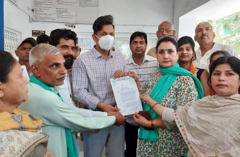 युवाओं के भविष्य के साथ खिलवाड़ कर रही सरकार: रश्मि चौधरी, अग्निपथ योजना वापस लिए जाने की मांग को लेकर दिया ज्ञापन