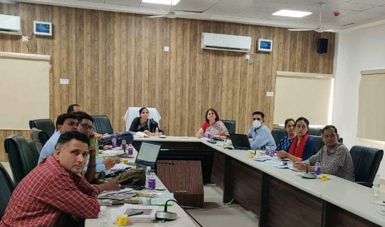 उच्च जोखिम वाली गर्भवती महिलाओं को चिन्हित कर उनकी देखभाल की जाए, मातृ एवं बाल स्वास्थ्य कार्यक्रम की समीक्षा बैठक का सम्पन्न
