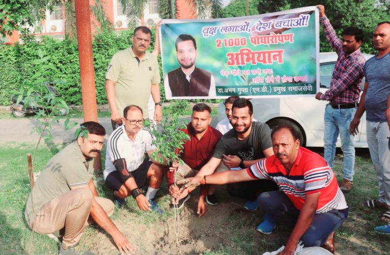 40वीं वाहिनी पीएसी हरिद्वार से हुआ 21 हजार पौधारोपण अभियान का शुभारंभ, आईपीएस कमांडेंट एसएसपी रेलवे ददनपाल सिंह ने पौधारोपण कर की समाजसेवी डॉ.अमन गुप्ता के अभियान की सराहना