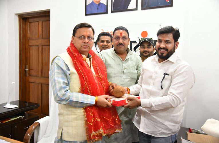 नगर पालिका अध्यक्ष राजीव शर्मा ने की सीएम धामी से मुलाकात, जीत की दी बधाई, कहा सीएम धामी के नेतृत्व में उत्तराखंड समृद्ध राज्य की सूची में शुमार होगा