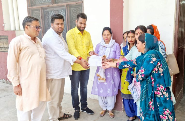 झबरेड़ा में आंगनबाड़ी कार्यकर्ताओं ने भवन उपलब्ध कराने जाने की मांग को लेकर ज्ञापन सौंपा