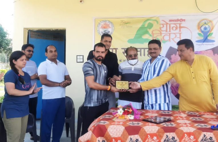 शरीर और मन दोनों को सेहतमंद बनाए रखने के लिए योग जरूरी: सुबोध राकेश, अचीवर्स एकेडमी में पांच दिवसीय योग शिविर का समापन