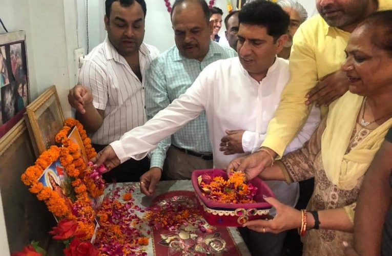 रुड़की में बलिदान दिवस पर डॉ. श्यामा प्रसाद मुखर्जी को दी श्रद्धांजलि, डॉ. श्यामा प्रसाद मुखर्जी सच्चे अर्थों में मानवता के उपासक और सिद्धांतवादी रहे: प्रदीप बत्रा