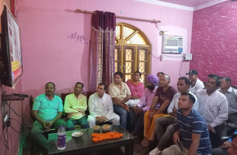 कैबिनेट मंत्री प्रेमचंद अग्रवाल ने कार्यकर्ताओं संग सुनी पीएम के मन की बात, कहा पीएम ने मन की बात के जरिए पानी बचाने का आवाहन किया