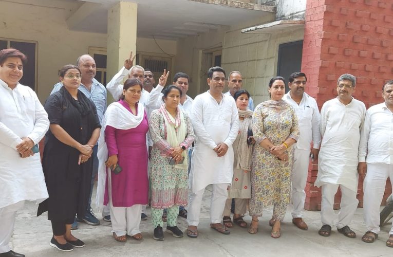 दुष्कर्म के आरोपी नहीं पकड़े गए तो आंदोलन करेंगे, महिला कांग्रेस की प्रदेश अध्यक्ष और समाजसेविका रश्मि चौधरी ने सिविल अस्पताल पहुंचकर दुष्कर्म पीड़िता बच्ची और मां के बारे में डॉक्टरों से जानकारी जुटाई