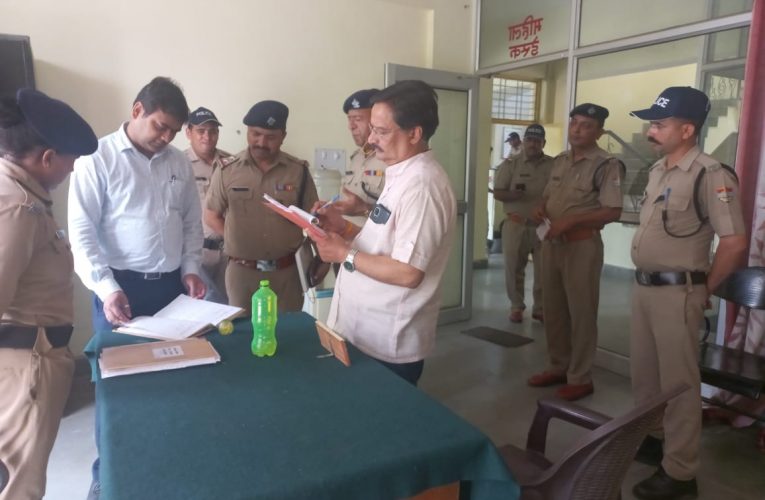 उप जिलाधिकारी वैभव गुप्ता ने किया बुग्गावाला थाने का निरीक्षण, शस्त्र लाइसेंस का रिनुअल कराने के दिए निर्देश