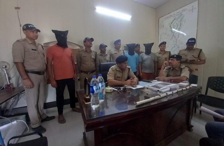 भगवानपुर: पुलिस ने बाबू हत्याकांड में शामिल तीन आरोपियों को किया गिरफ्तार, दो तमंचे कारतूस व खोके व घटना में शामिल सरिया बरामद