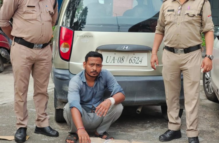 कार में युवक कर रहा था शराब की तस्करी, पुलिस ने दबोचा, 432 पव्वे बरामद किए