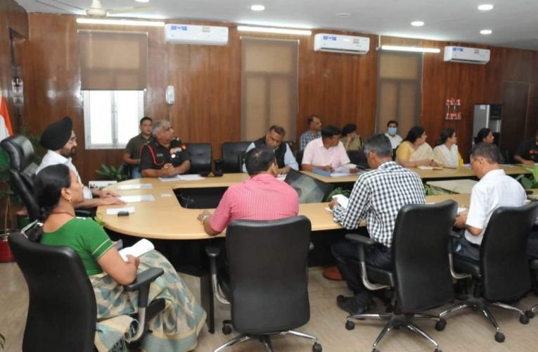 भर्ती प्रक्रिया में अभ्यर्थियों को कोई परेशानी न हो, मुख्य सचिव ने शासन के उच्चाधिकारियों, पुलिस एवं सेना के अधिकारियों के मध्य बैठक आयोजित