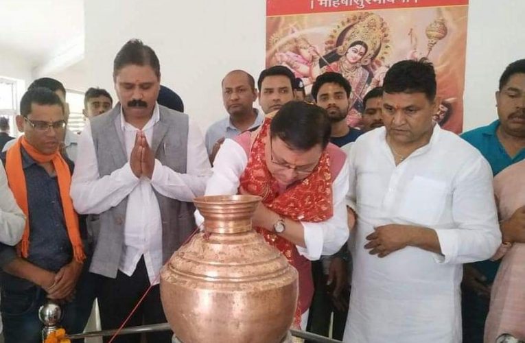 सीएम धामी ने कालीचौड़ मन्दिर पहुंचकर मां काली की पूजा अर्चना कर देश व प्रदेश के लिए सुख, समृद्धि की कामना की