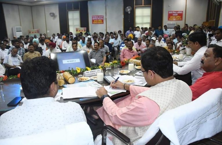 चीनी मिल में ब्रेकडाउन होने पर कटेगा जीएम व चीफ इंजीनियर का वेतन, विकास भवन सभागार में गन्ना कृषक संवाद कार्यक्रम का आयोजन