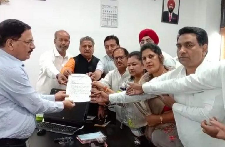 कांग्रेस ने हरिद्वार के त्रिस्तरीय पंचायत के आरक्षण और परिसीमन पर आपत्ति जताई, उतराखंड चुनाव आयोग के अध्यक्ष को सौंपा ज्ञापन