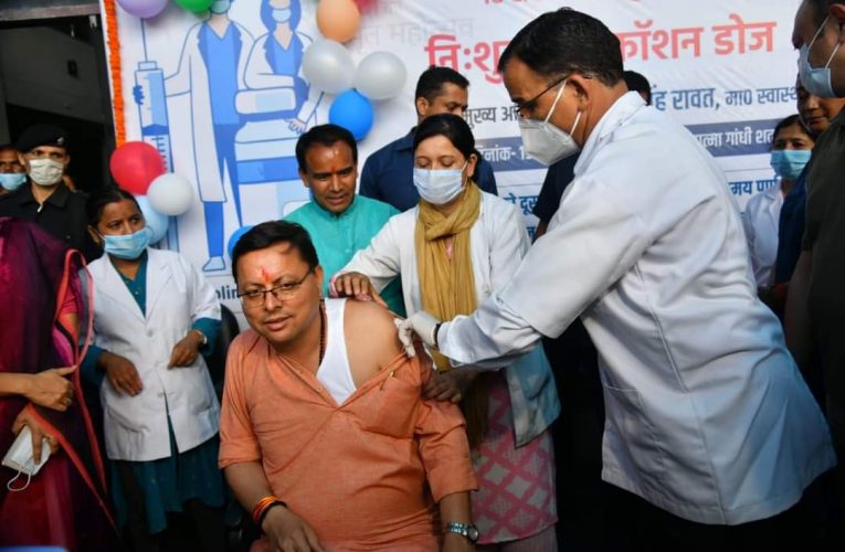 कोविड टीकाकरण अमृत महोत्सव का मुख्यमंत्री ने स्वयं टीका लगाकर किया शुभारम्भ, 18 से 59 आयु वर्ग के समस्त लाभार्थियों हेतु निशुल्क प्रिकाशन डोज का हुआ शुभारम्भ, दूसरी डोज लेने के 6 माह बाद लगेगी प्रिकाशन डोज