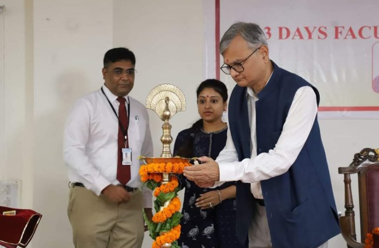 वैश्वीकरण के युग मे शिक्षक को और अधिक उत्तरदाई होना चाहिए, नई तकनीकी उसे उच्च शिक्षा के परिणाम अत्यधिक लाभकारी
