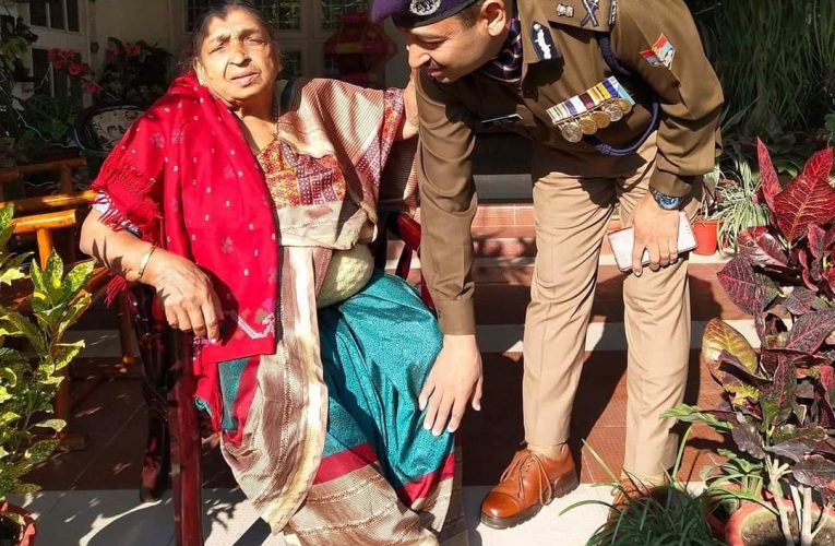 उत्तराखंड डीजीपी अशोक कुमार की मां सावित्री देवी का निधन, लंबे समय से चल रही थी बीमार, सीएम ने जताया दुख