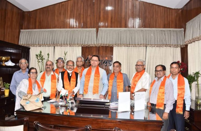 मुख्यमंत्री से सीनियर सिटीजन वेलफेयर सोसाइटी के सदस्यों ने की भेंट, राज्य सरकार की जनहितकारी नीतियों को समाज के विभिन्न वर्गों तक पहुंचाने की मुख्यमंत्री ने की अपेक्षा