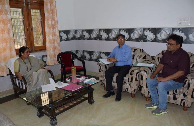 बरसात में नाले अवरुद्ध होने से जनता को दिक्कतों का सामना ना करना पड़े, विधानसभा अध्यक्ष ऋतु खंडूरी भूषण ने निगम अधिकारियों संग की समीक्षा बैठक