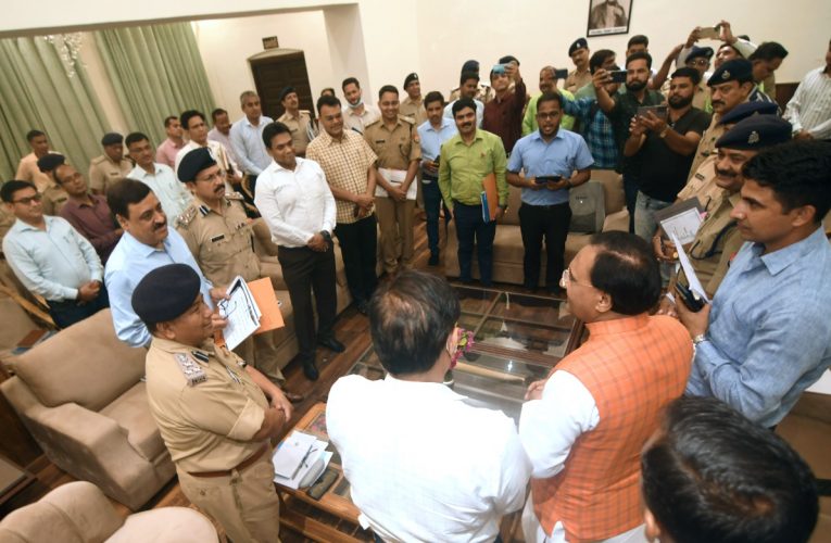 कावड़ यात्रा की सभी व्यवस्थाएं बेहतरीन ढंग से समय रहते पूर्ण की जाए, आयुक्त गढ़वाल मण्डल की अध्यक्षता में सीमावर्ती जनपदों के जिलाधिकारियों एवं वरिष्ठ पुलिस अधिकारियों के साथ बैठक आयोजित