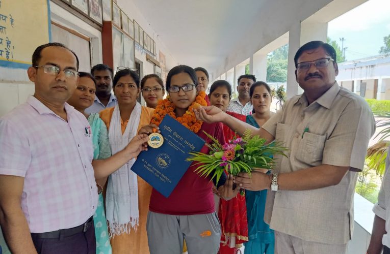 कैंट बोर्ड स्कूल की शिक्षिका शिखा सहगल को सम्मानित किया गया