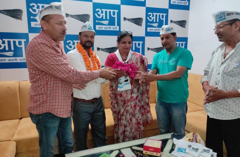 कांग्रेस छोड़ आप में शामिल हुए पूर्व जिला सचिव अजय कुमार, बोले- कांग्रेस डूबता जहाज