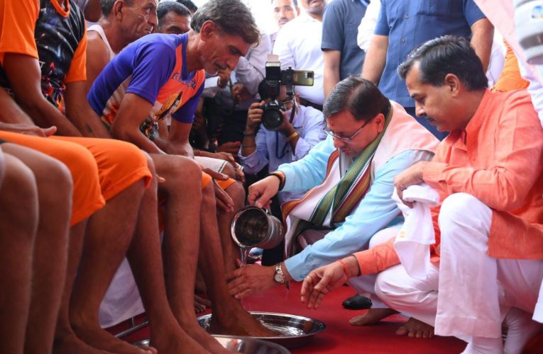 देवभूमि आए शिव भक्तों में दिखता है भगवान शिव का अंश: पुष्कर धामी, मुख्यमंत्री ने हरिद्वार में शिवभक्तों का किया स्वागत