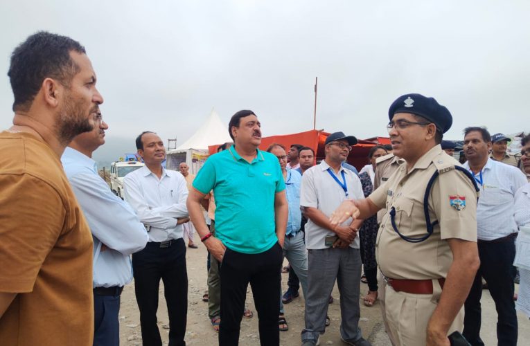 सेवा भाव से कार्य करें सभी अधिकारी-कर्मचारी, जिलाधिकारी ने कांवड़ मेले की व्यवस्थाएं चेक की