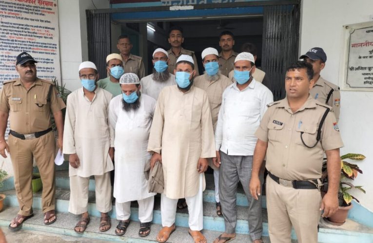 पैठ बाजार में नमाज अदा करने पर आठ लोगों के चालान, दी हिदायत भविष्य में इस तरह की पुनरावृति न होने पाए