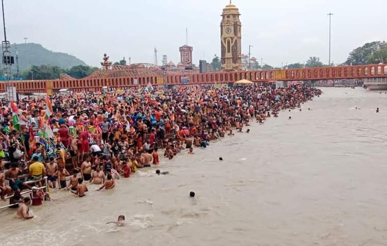 धर्मनगरी में कांवड़ मेला चरम पर, हाईवे में हरिद्वार से दिल्ली कांवड़ियों की नहीं टूट रही लाइन, हर तरफ कावड़िए ही कावड़िए