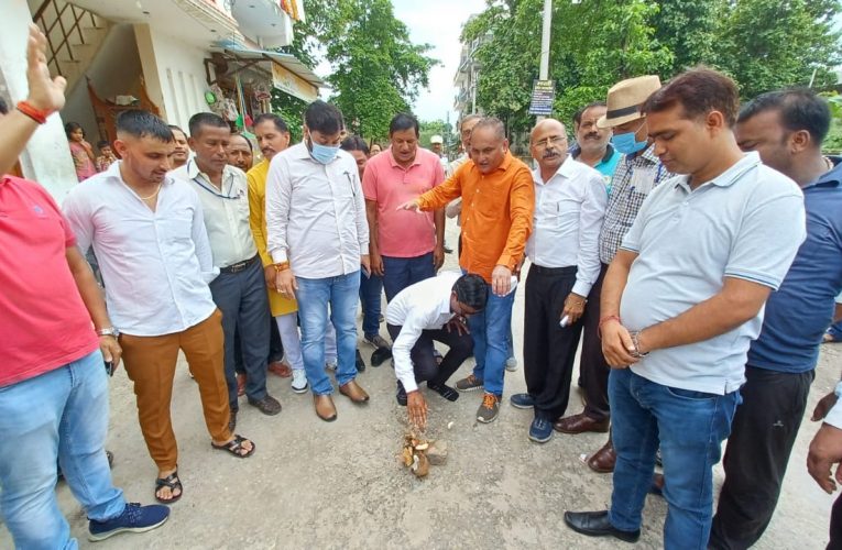 नगरपालिका अध्यक्ष राजीव शर्मा ने सड़क और नाली निर्माण शुरू कराया, कहा नवोदय नगर में कई कार्य निर्माणाधीन
