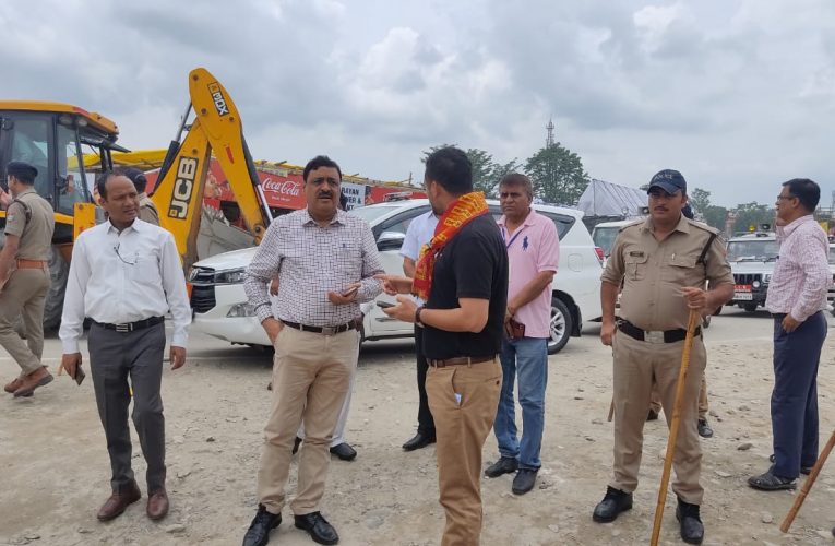 जिलाधिकारी विनय शंकर पाण्डेय ने कांवड़ मेला क्षेत्र का किया भ्रमण, कांवड़ियों को उपलब्ध कराई जाने वाली मूलभूत सुविधाओं की जानकारी दी