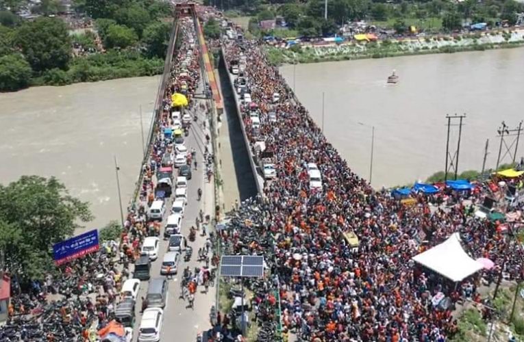 हरिद्वार में उमड़ा डाक कांवड़ का सैलाब, हरिद्वार-ऋषिकेश हाईवे पर कई घंटों तक रहा लगा जाम, पुलिस फोर्स के दिन भर फूलते रहे हाथ पांव