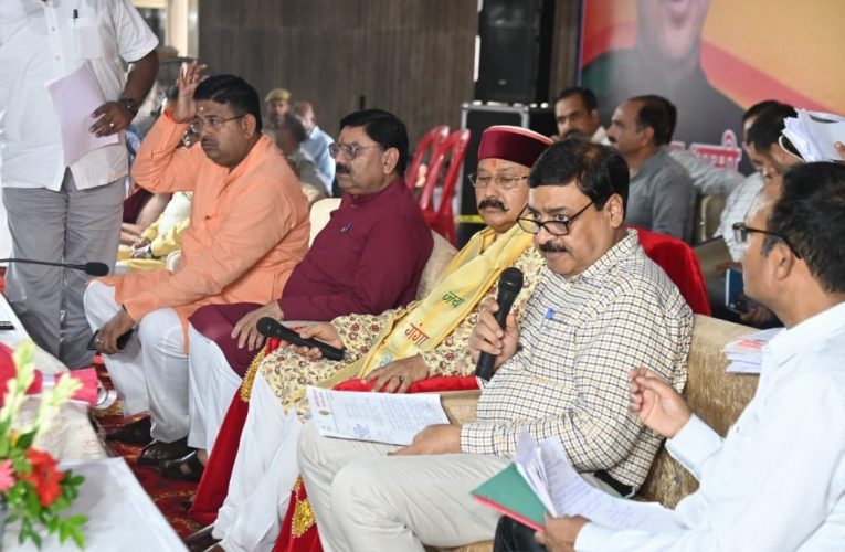 जन समस्याओं का त्वरित निस्तारण किया जाए, कैबिनेट मंत्री सतपाल महाराज ने जनता दरबार लगाकर सुनी जन समस्याएं