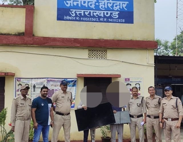 बंद मकान से चोरी के मामले में पुलिस ने दो लोगों को किया गिरफ्तार, निशानदेही पर चोरी का सामान बरामद