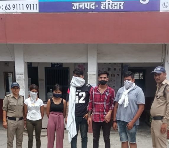 शराब पीकर हुड़दंग कर रही दो युवतियों समेत पांच गिरफ्तार, पुलिस ने ऑपरेशन मर्यादा के तहत की कार्रवाई