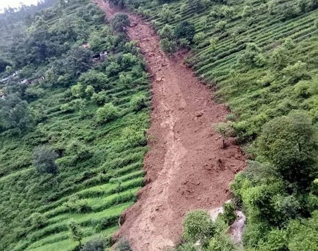 उत्‍तराखंड में दो जगहों पर फटा बादल, मची तबाही, पर्वतीय क्षेत्रों में दुश्वारियों का खड़ा हो गया पहाड़