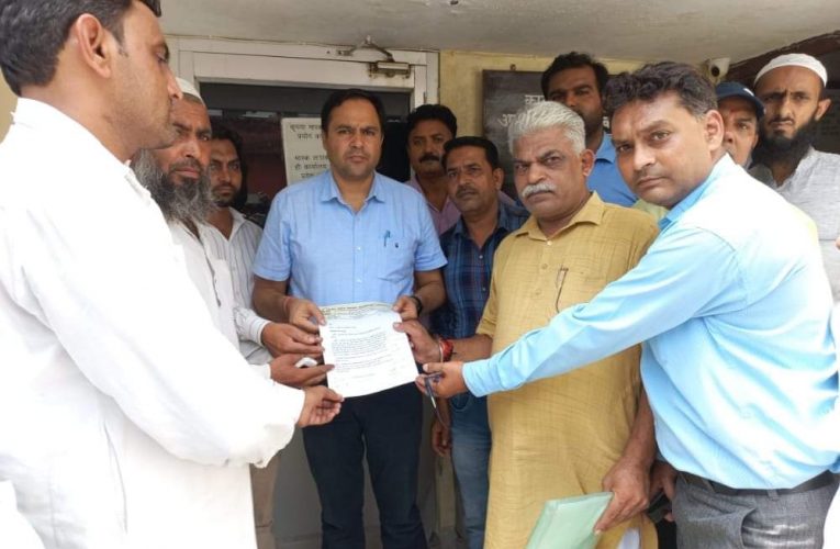 ऑल इंडिया मोटर ट्रांसपोर्ट कांग्रेस ने तहसीलदार को सौंपा ज्ञापन, की औद्योगिक क्षेत्र में सुविधा दिए जाने की मांग