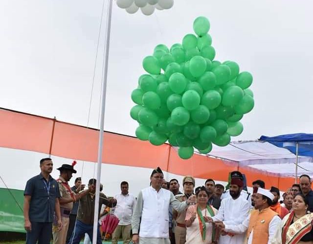 सीएम धामी ने ग्रीष्मकालीन राजधानी विधानसभा भवन परिसर में किया ध्वजारोहण, बोले- अमृत महोत्सव हमारे देश के समस्त महान स्वतंत्रता सेनानियों और शहीद सैनिकों को समर्पित