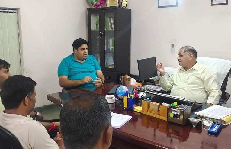उत्तम शुगर मिल प्रबंधन से बकाया भुगतान जल्द कराए जाने की मांग की, चेयरमैन प्रतिनिधि सुशील राठी बोले- आगामी पेराई सत्र में गन्ना किसानों को किसी भी प्रकार की कोई दिक्कत नहीं आनी चाहिए