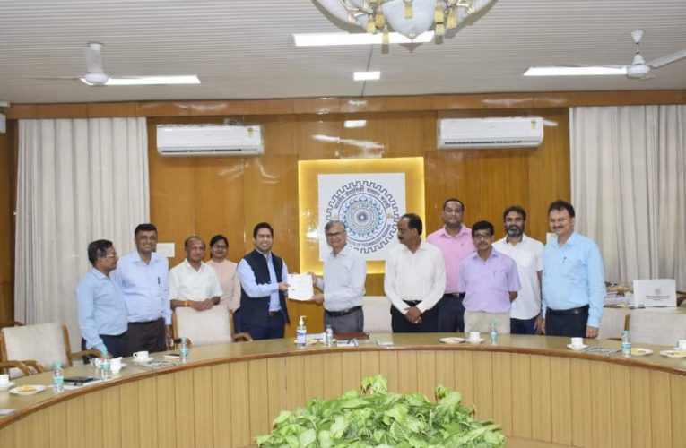 आईआईटी रुड़की डेवलपमेंट फाउंडेशन और सतिया इंडस्ट्रीज लिमिटेड ने अनुसंधान प्रयोगशाला और कौशल विकास प्रशिक्षण कार्यक्रम की स्थापना के लिए एक समझौता ज्ञापन पर हस्ताक्षर किए