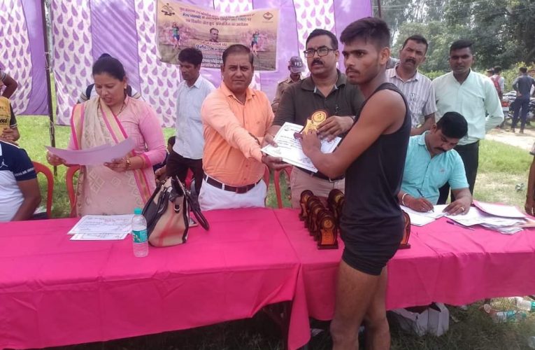 गोला फेंक में शिवानी चौहान ने प्रथम और शिवांगी ने द्वितीय स्थान प्राप्त किया