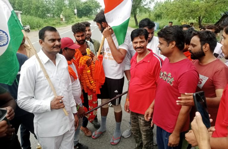 चारधाम और आठ ज्योतिर्लिंग की पैदल यात्रा पर निकले आयुष ठाकुर का किया गया स्वागत